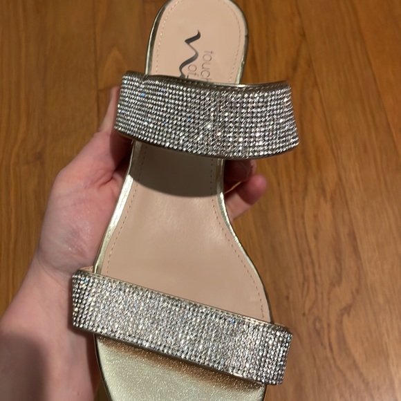 Touch of Nina Gold diamond double strap heel - Picture 6 of 7